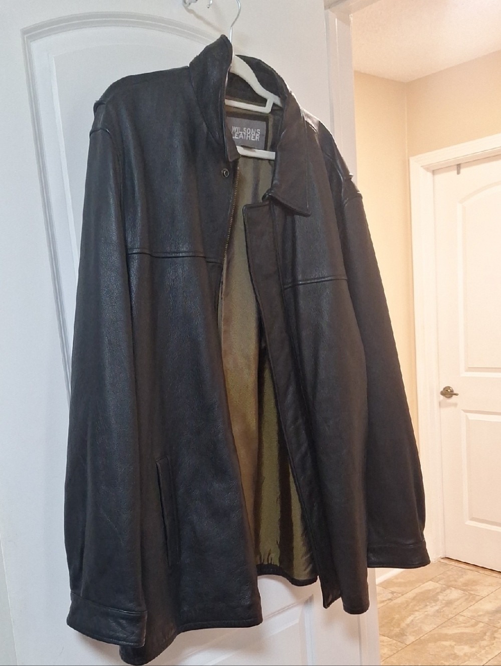 Wilsons Leather Men's Black Leather Bomber Jacket comes with a liner